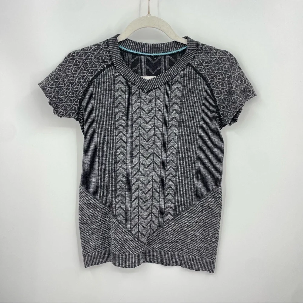 IVIVVA by LULULEMON Glacier Air short Sleeve Activewear Top, Girls 12 gray black